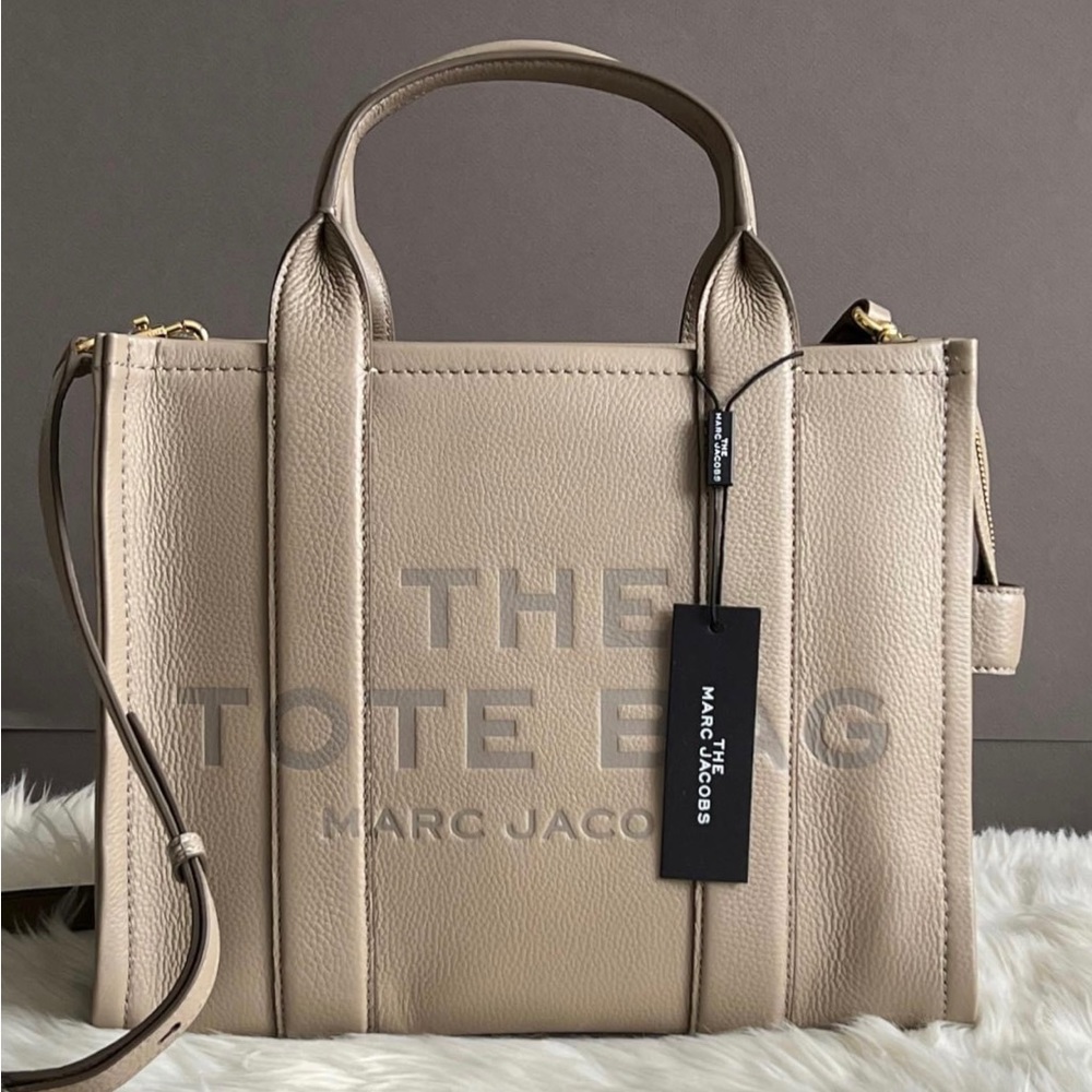H004L01PF21 - Marc Jacobs The Leather Medium Tote Bag